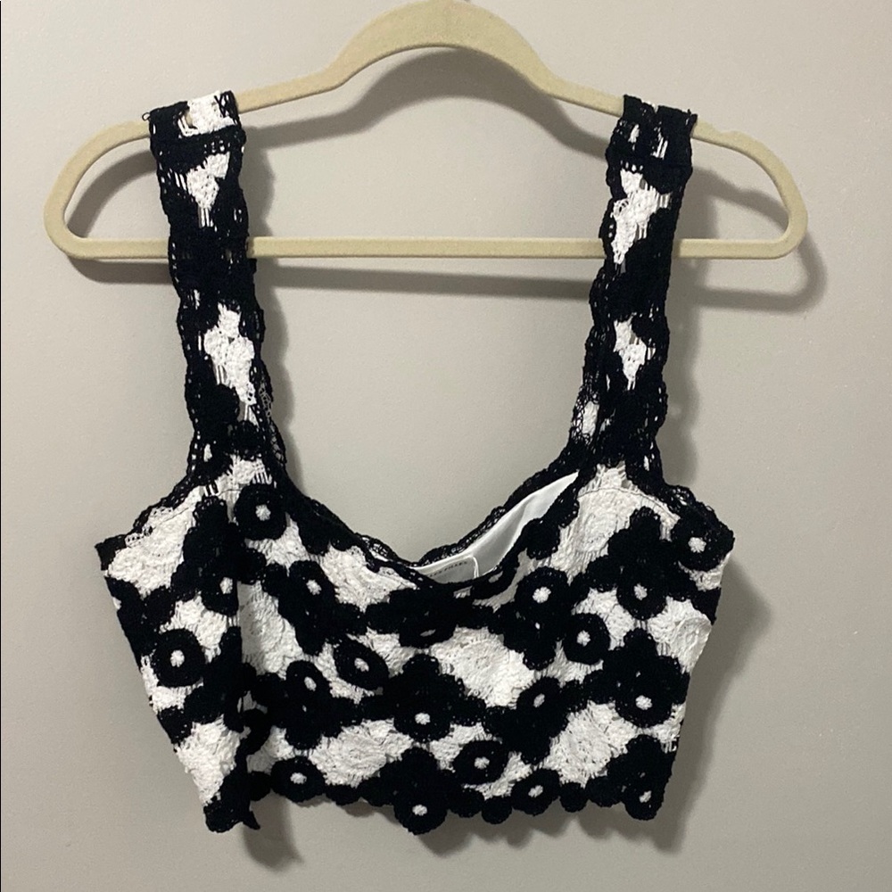 NWOT! Avec Les Filles Black and White Crop Top